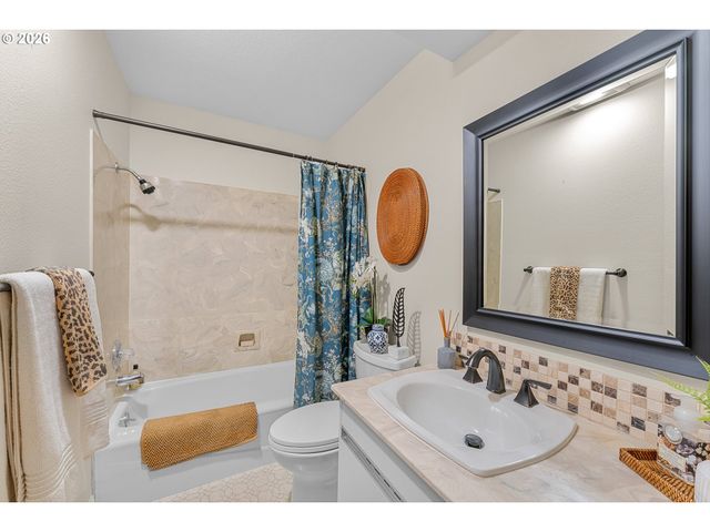 77 CONDOLEA Way, Lake Oswego, OR 97035