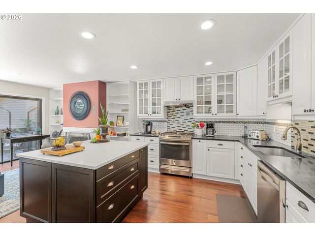 77 CONDOLEA Way, Lake Oswego, OR 97035
