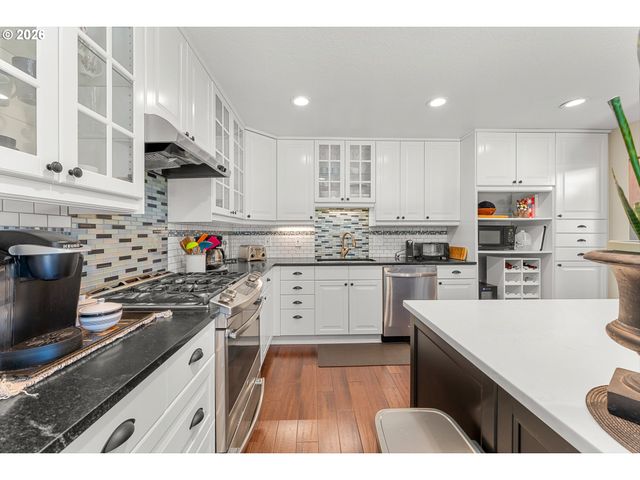 77 CONDOLEA Way, Lake Oswego, OR 97035