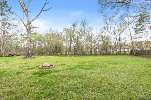 44041 Tom Rd, St Amant, LA 70774