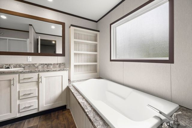 44041 Tom Rd, St Amant, LA 70774