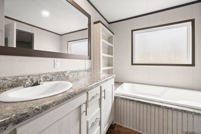 44041 Tom Rd, St Amant, LA 70774