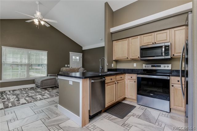 8687 E Jefferson Street, Floral City, FL 34436