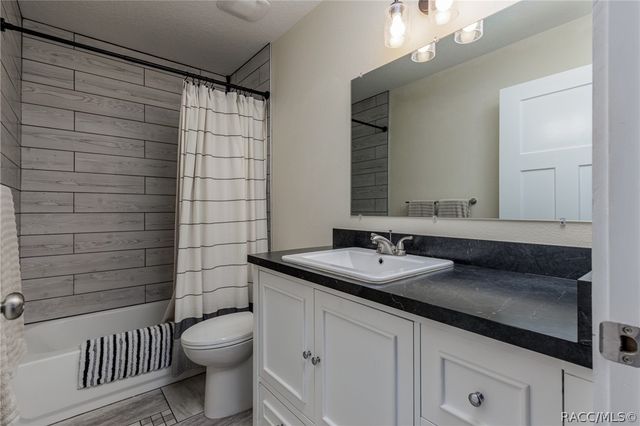 8687 E Jefferson Street, Floral City, FL 34436