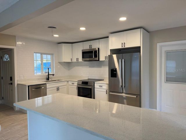 2407 REEF COURT, Orlando, FL 32805