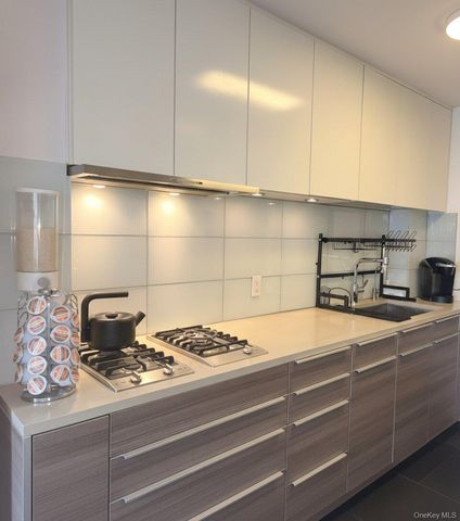 138-10 Franklin Avenue 16PH, Flushing, NY 11355