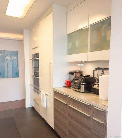 138-10 Franklin Avenue 16PH, Flushing, NY 11355