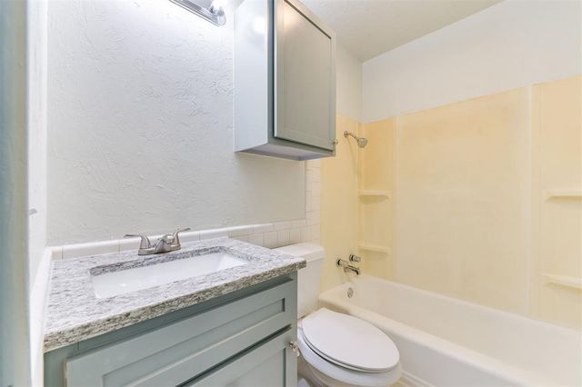 2621 N Reeves Avenue, Oklahoma City, OK 73127