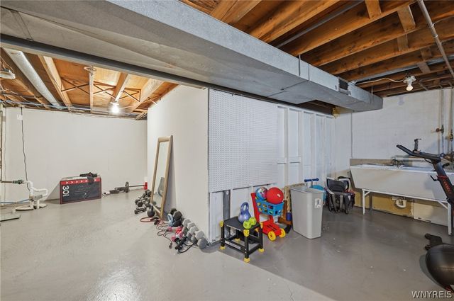 54 Creekside Drive, Cheektowaga, NY 14227