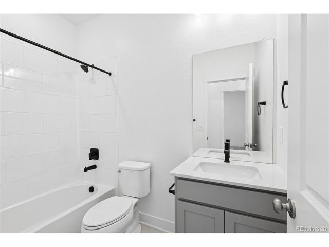 21048 E 63rd Ave, Aurora, CO 80019