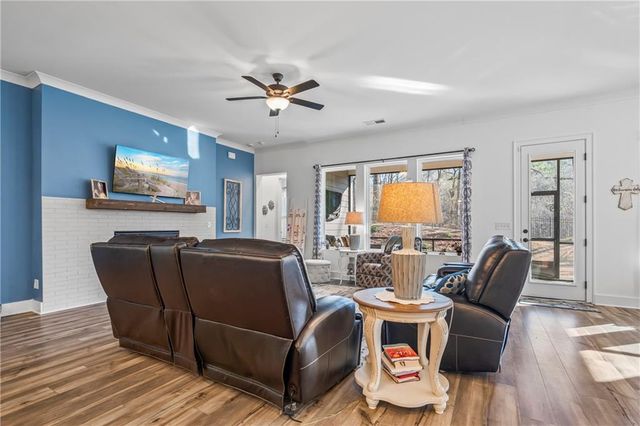 7076 Cottage Grove Drive, Flowery Branch, GA 30542