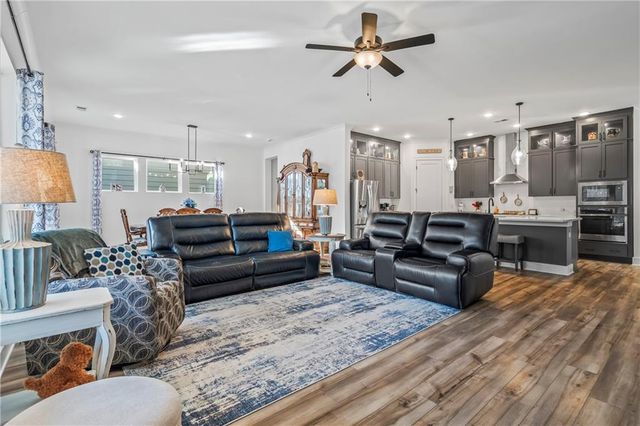 7076 Cottage Grove Drive, Flowery Branch, GA 30542