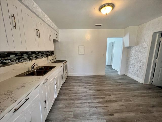 1801 NW 88th St 0, Miami, FL 33147