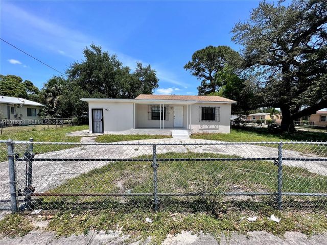 1801 NW 88th St 0, Miami, FL 33147