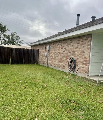 215 Melanie Ln, Gray, LA 70359