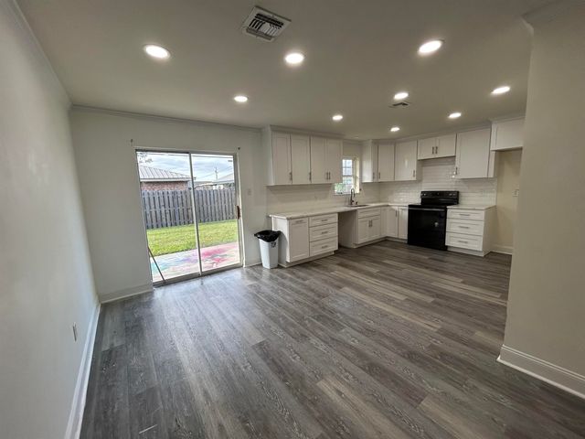 215 Melanie Ln, Gray, LA 70359