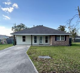 215 Melanie Ln, Gray, LA 70359