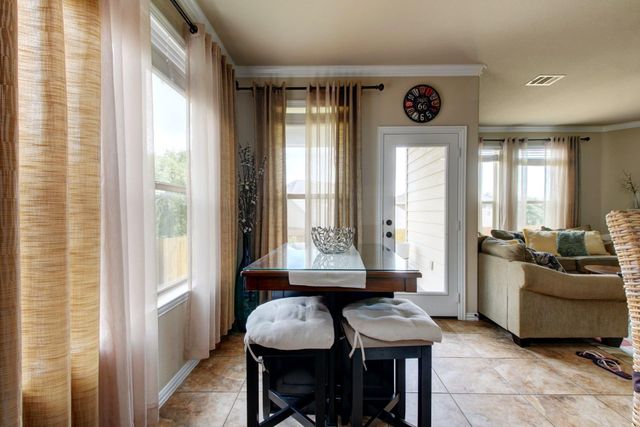 2004 Autumn Run LN, Round Rock, TX 78665
