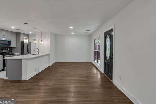 2484 Ortega Way, Atlanta, GA 30341