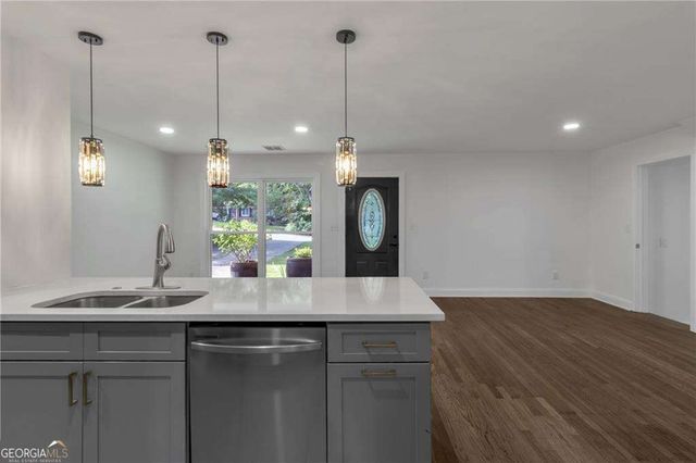 2484 Ortega Way, Atlanta, GA 30341
