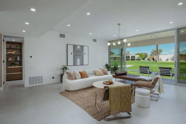 87 Westlake Circle, Palm Springs, CA 92264