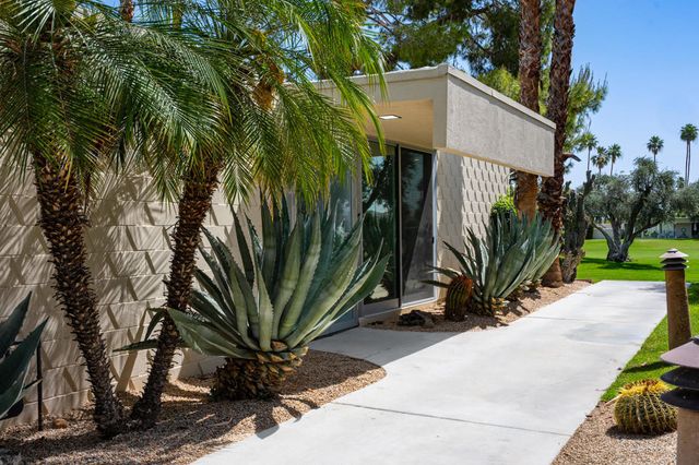 87 Westlake Circle, Palm Springs, CA 92264