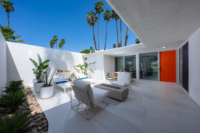 87 Westlake Circle, Palm Springs, CA 92264