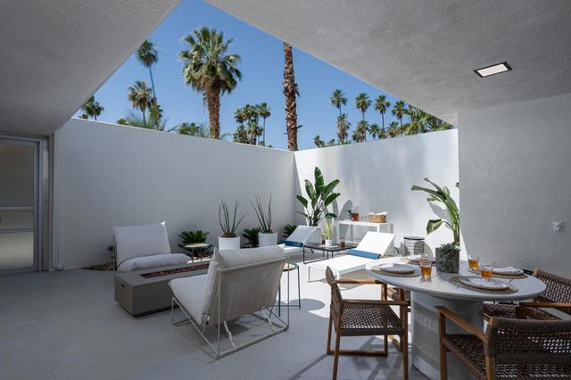 87 Westlake Circle, Palm Springs, CA 92264
