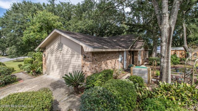 7739 Manini Way, Diamondhead, MS 39525
