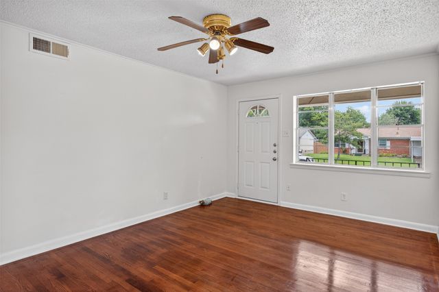 1619 Longview Street, Mesquite, TX 75149