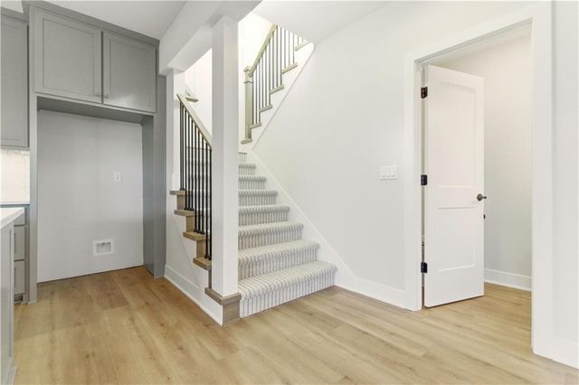 1817 NE Lashbrook Circle, Lee's Summit, MO 64086