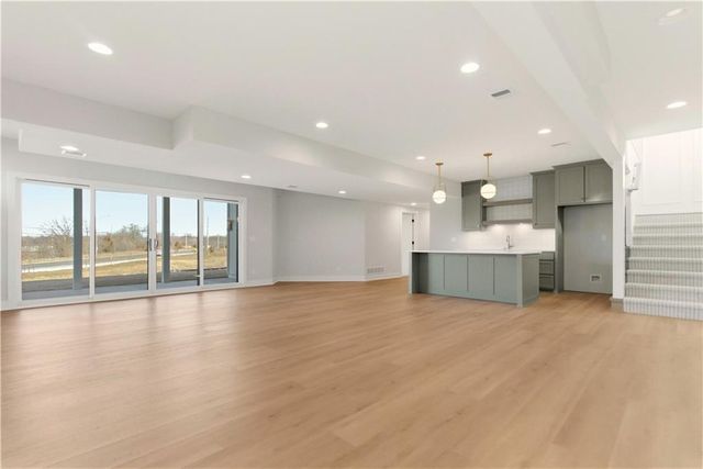 1817 NE Lashbrook Circle, Lee's Summit, MO 64086