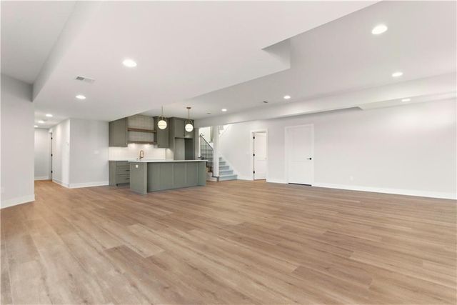 1817 NE Lashbrook Circle, Lee's Summit, MO 64086