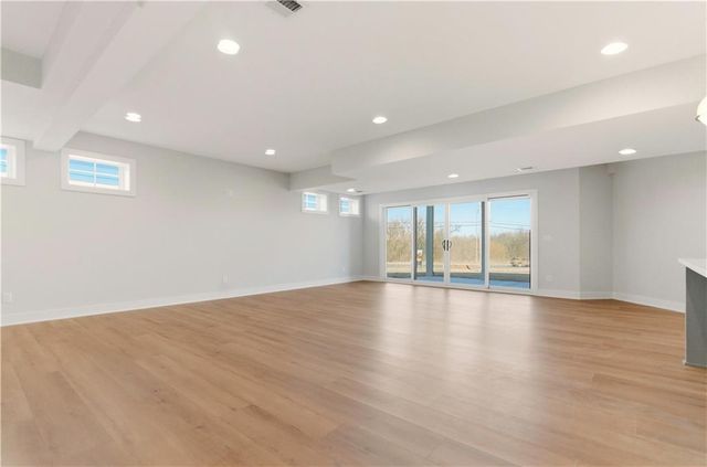 1817 NE Lashbrook Circle, Lee's Summit, MO 64086