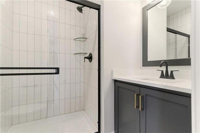 1817 NE Lashbrook Circle, Lee's Summit, MO 64086