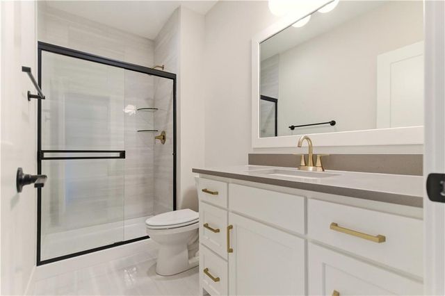 1817 NE Lashbrook Circle, Lee's Summit, MO 64086