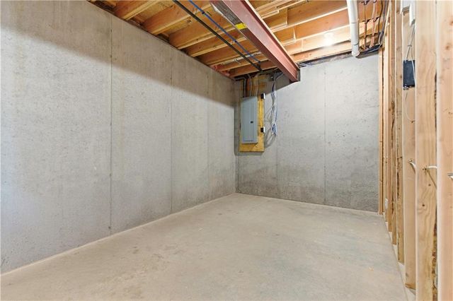 1817 NE Lashbrook Circle, Lee's Summit, MO 64086