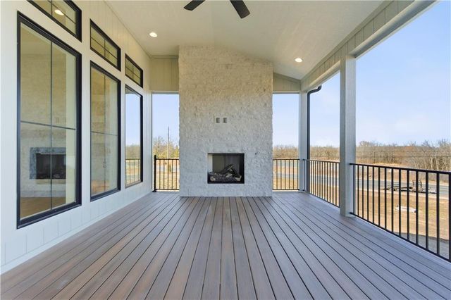 1817 NE Lashbrook Circle, Lee's Summit, MO 64086