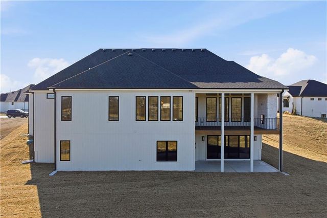 1817 NE Lashbrook Circle, Lee's Summit, MO 64086