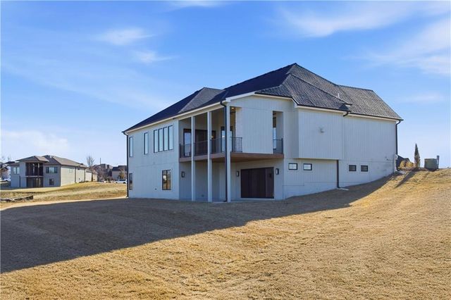 1817 NE Lashbrook Circle, Lee's Summit, MO 64086