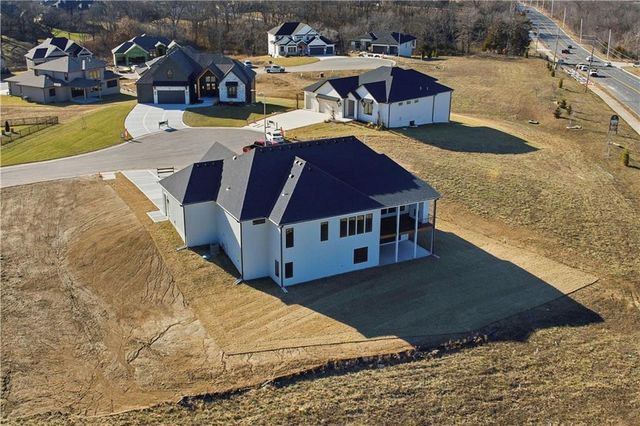 1817 NE Lashbrook Circle, Lee's Summit, MO 64086