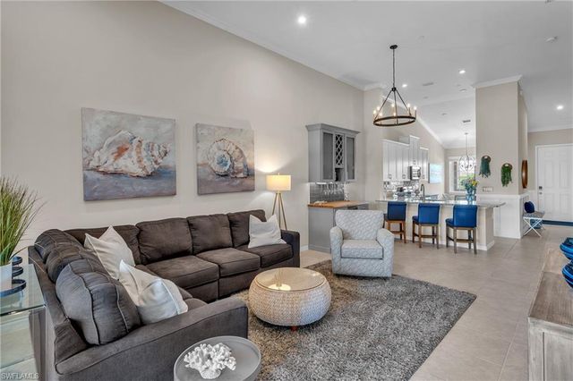 9403 Pocida CT 203, Naples, FL 34119