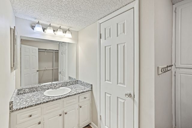 102 General Jackson Ln, Hermitage, TN 37076