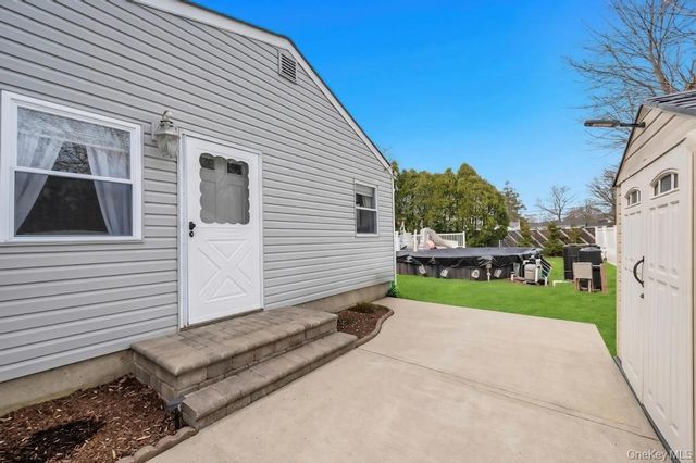 175 Shelby Avenue, Holbrook, NY 11741