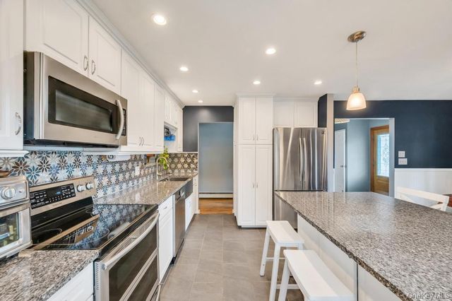 175 Shelby Avenue, Holbrook, NY 11741