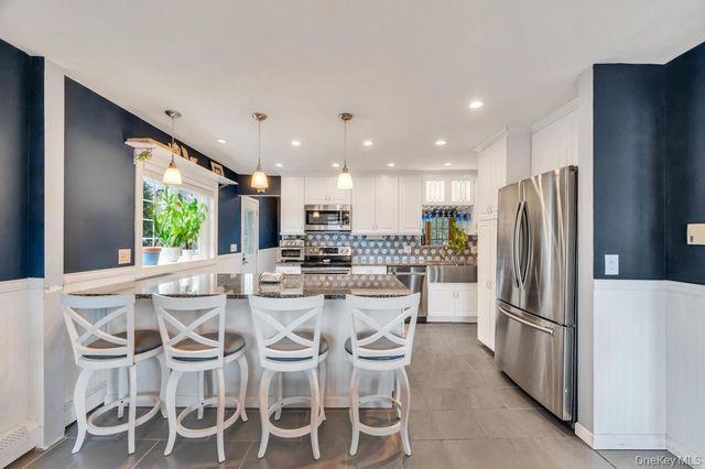 175 Shelby Avenue, Holbrook, NY 11741