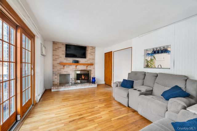 175 Shelby Avenue, Holbrook, NY 11741