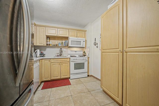 13120 SW 92nd Ave B-207, Miami, FL 33176