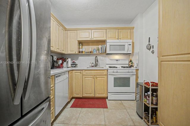 13120 SW 92nd Ave B-207, Miami, FL 33176