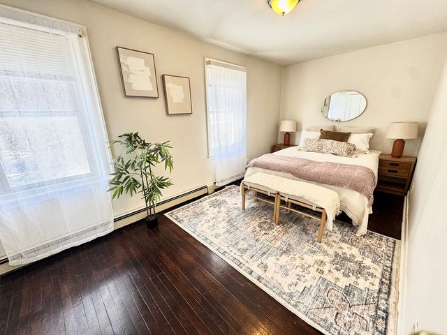 1232 Middleboro Ave, Taunton, MA 02718